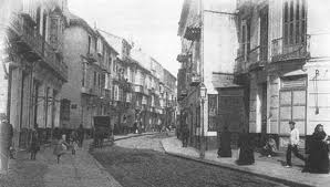Calle Carreteria en 1.905. Fila de casas adosadas a la muralla